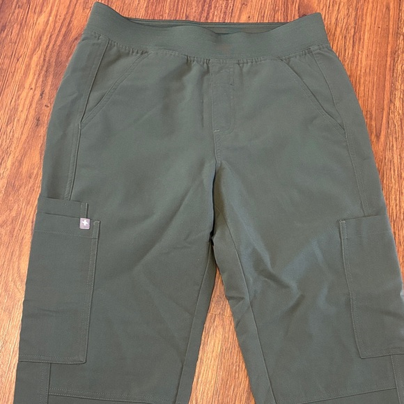 Figs Moss Green Scrub Set - Picture 5 of 8